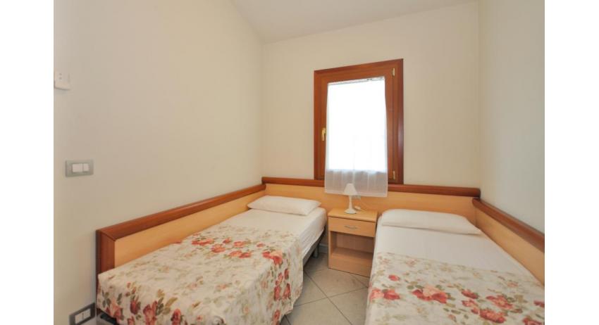 appartament DELFINO: C6 - chambre avec deux lits (exemple)