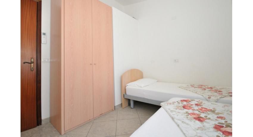 Ferienwohnungen DELFINO: C5V - Zweibettzimmer (Beispiel)