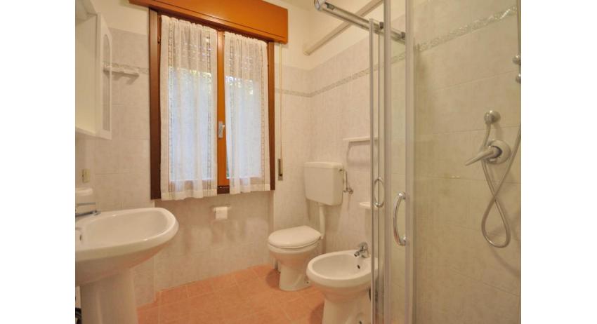 Ferienwohnungen VILLA VITTORIA: C6 - Badezimmer mit Duschkabine (Beispiel)