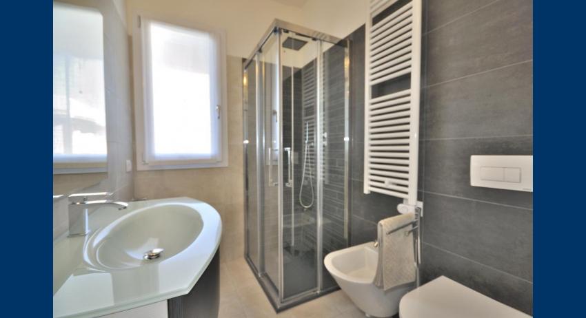 A4 - bathroom with a shower enclosure (example)