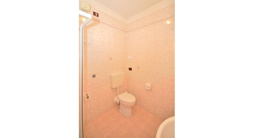 résidence LIDO DEL SOLE 1: B5 - salle de bain (exemple)