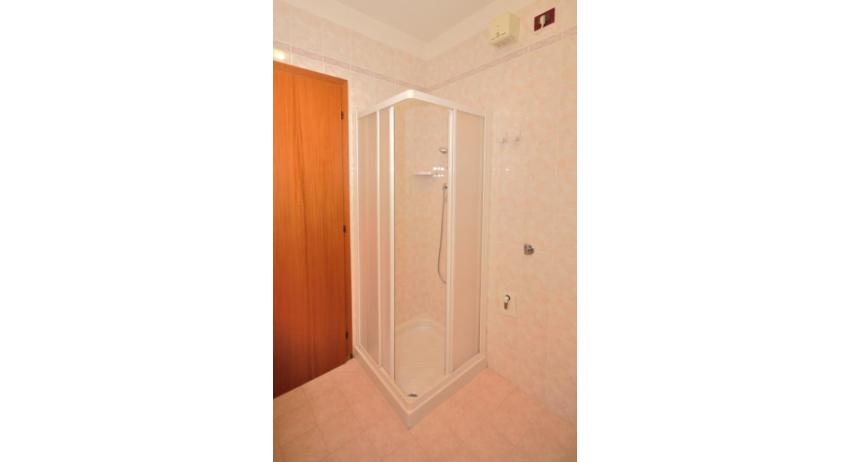 residence LIDO DEL SOLE 1: B5+ - bathroom with a shower enclosure (example)