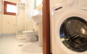 residence LEOPARDI-Gemini: B5/0 - bagno con lavatrice (esempio)