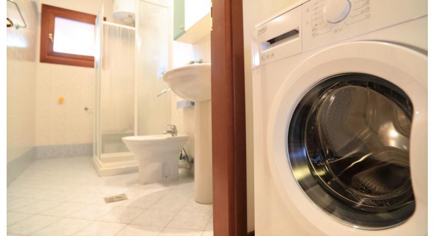 Residence LEOPARDI-Gemini: D9 - Badezimmer mit Waschmaschine (Beispiel)