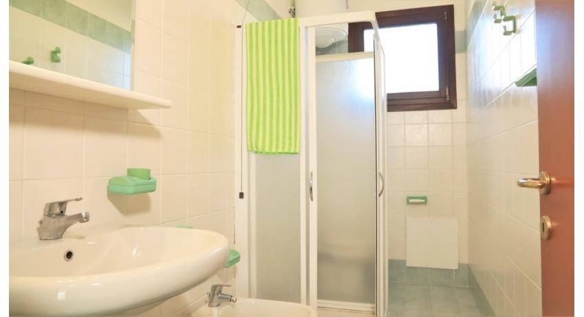 residence LIA-GEMINI: B5/0 - bathroom (example)