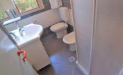 apartments BILOBA: B4/1 - bathroom with a shower enclosure (example)