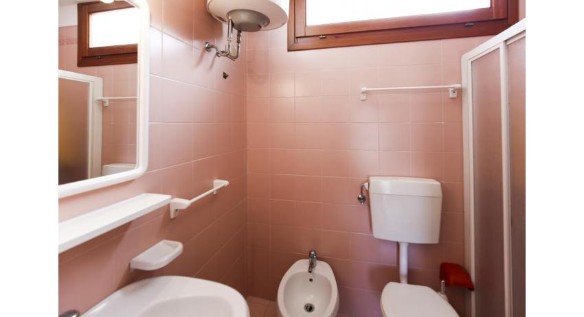 Ferienwohnungen CAMPIELLO: C6/1 - Badezimmer mit Duschkabine (Beispiel)