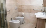 appartamenti DIANA EST: C7 - bagno con box doccia (esempio)