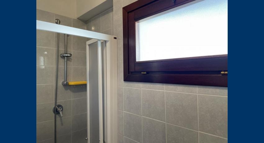 B5/1 - salle de bain avec cabine de douche (exemple)