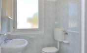 Ferienwohnungen RESIDENCE PINEDA: C6 - Badezimmer mit Duschkabine (Beispiel)