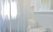appartament RESIDENCE PINEDA: D7/2 - salle de bain avec cabine de douche (exemple)
