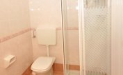 Residence LE ALTANE: C6/2 - Badezimmer mit Duschkabine (Beispiel)