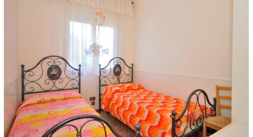Villa VILLA MARINA: C6 - chambre avec deux lits (exemple)
