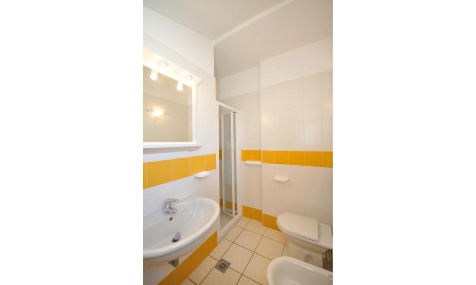 Residence LE ALTANE: C7/2 - Badezimmer mit Duschkabine (Beispiel)