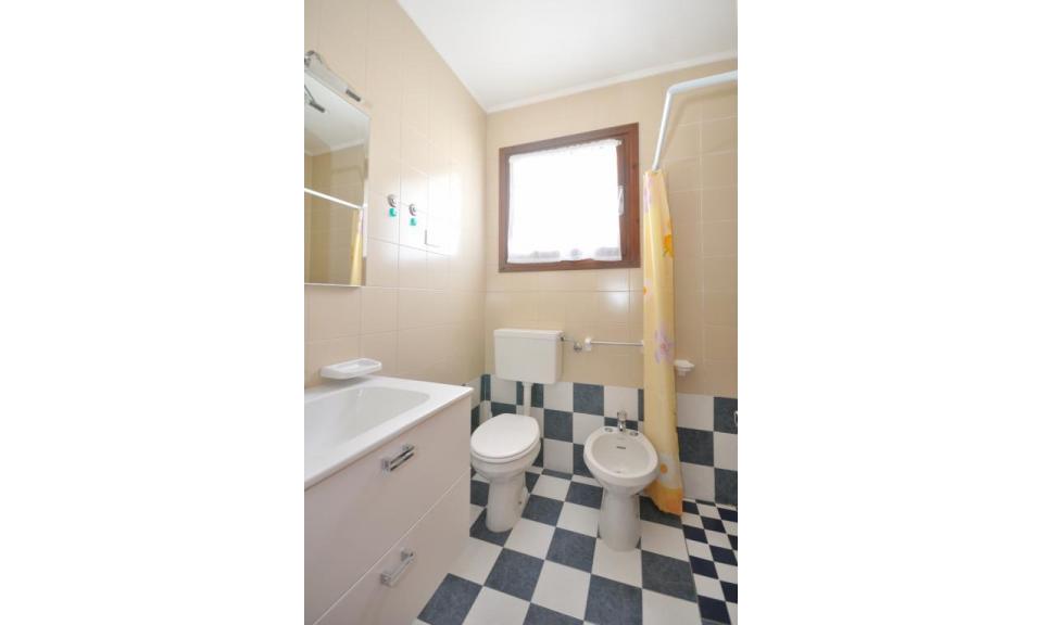 appartament SKORPIOS: C6 - salle de bain avec rideau de douche (exemple)