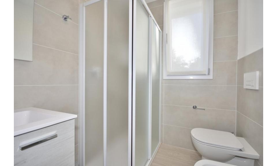 Ferienwohnungen ALIANTE: C7 - Badezimmer mit Duschkabine (Beispiel)