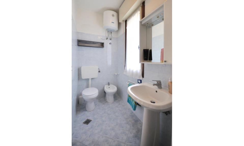 apartments TAGLIAMENTO: C7 - bathroom (example)