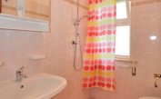 apartments CA CIVIDALE: C6 - bathroom with shower-curtain (example)