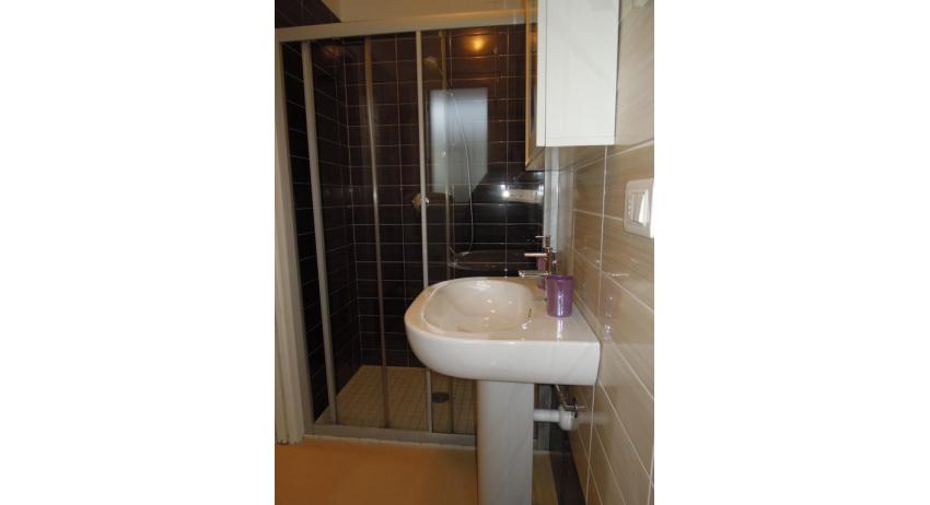 residence EVANIKE: B5/1* - bathroom (example)
