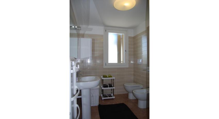 Residence EVANIKE: C6* - Badezimmer mit Duschkabine (Beispiel)