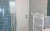 residence EVANIKE: D8* - bathroom with a shower enclosure (example)