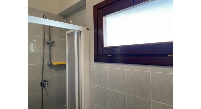 residence GEMINI: B5/0 - bagno con box doccia (esempio)