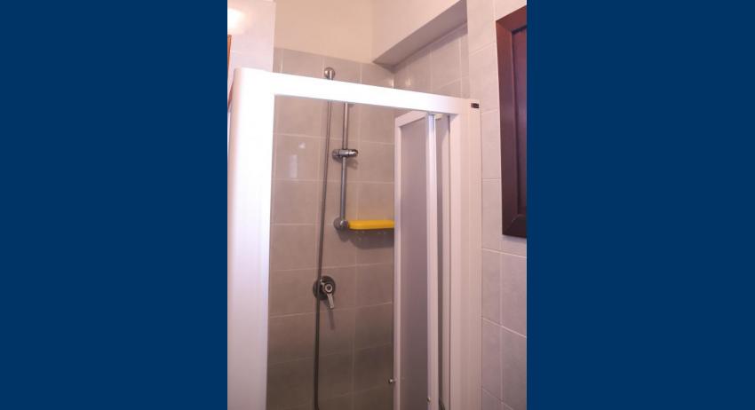 C7/0 - Badezimmer mit Duschkabine (Beispiel)