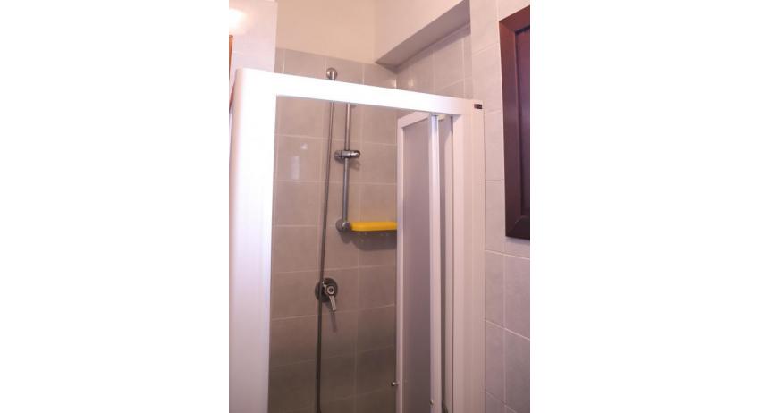 résidence GEMINI: C7/0 - salle de bain avec cabine de douche (exemple)