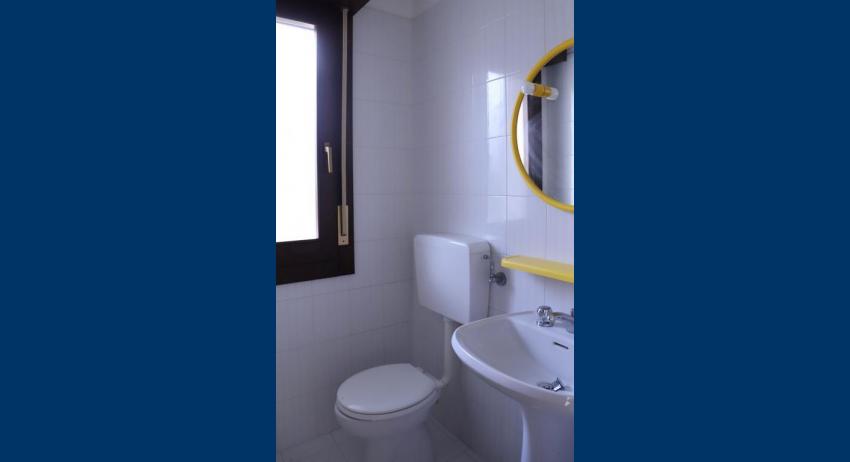 C7/0 - bathroom (example)