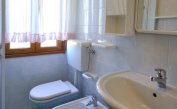 apartments RANIERI: B5 - bathroom with a shower enclosure (example)