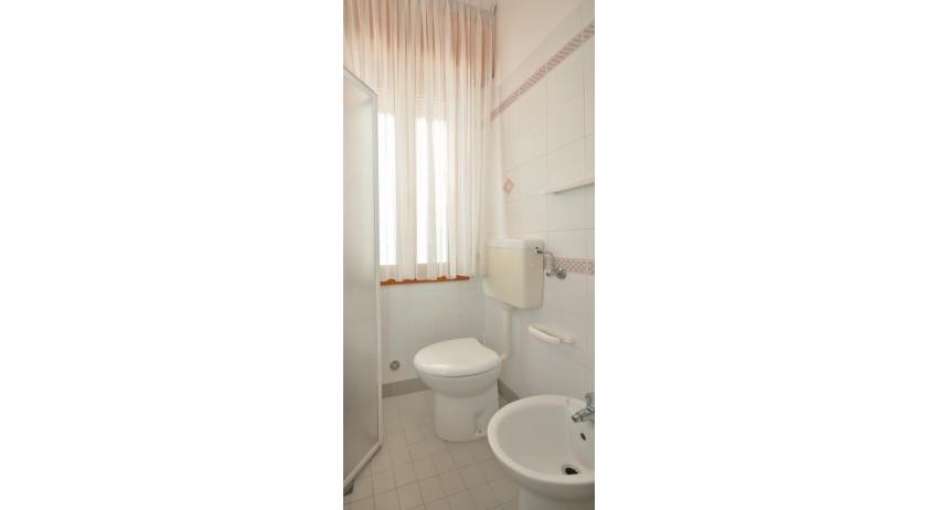 Ferienwohnungen RANIERI: B5 - Badezimmer mit Duschkabine (Beispiel)