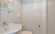 apartments TIZIANO: C6b - bathroom with a shower enclosure (example)