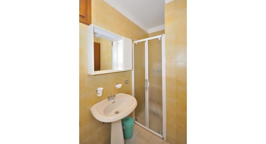 apartments MONACO: A5 - bathroom (example)