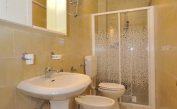 apartments MONACO: B5 - bathroom (example)