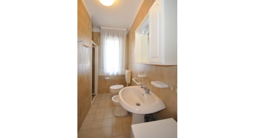 apartments MONACO: C6 - bathroom (example)