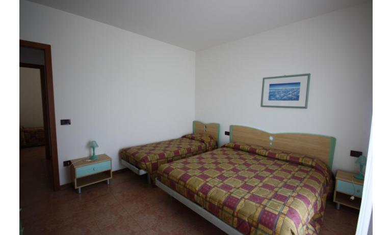 résidence LIDO DEL SOLE: B5 - chambre à 3 lits (exemple)