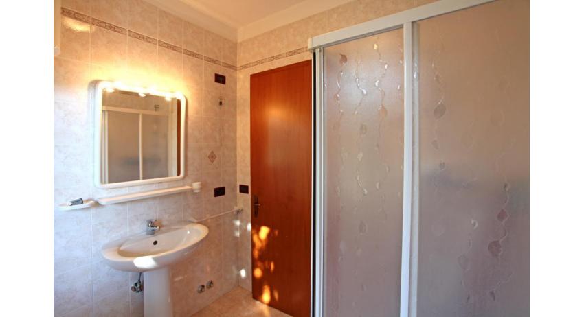 residence LIDO DEL SOLE: B5 - bathroom (example)