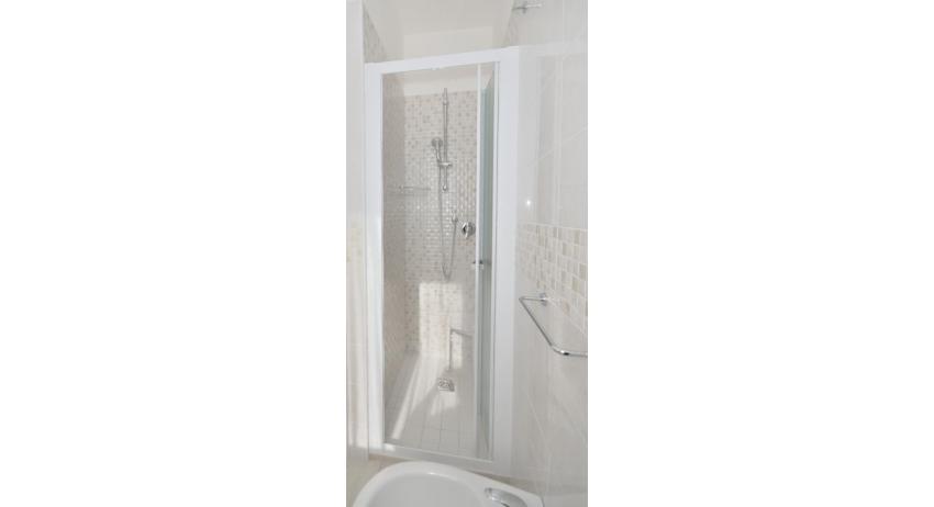 Ferienwohnungen PLEIONE: C6 - renoviertes Badezimmer (Beispiel)