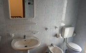 résidence LIDO DEL SOLE: B5/V - salle de bain (exemple)