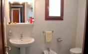 apartments DELFINO: C6+ - bathroom (example)