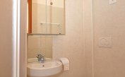 Ferienwohnungen ATOLLO: A4 - Badezimmer mit Duschkabine (Beispiel)