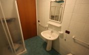 residence LIDO DEL SOLE: C7 - bagno con box doccia (esempio)