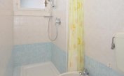 appartament VILLAGGIO MICHELANGELO: C6a - salle de bain avec rideau de douche (exemple)