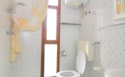 résidence SPORTING: B4 - salle de bain avec rideau de douche (exemple)